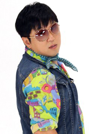 Jeong Hyeong-don as Self