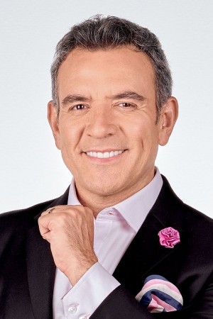 Héctor Sandarti as Conductor
