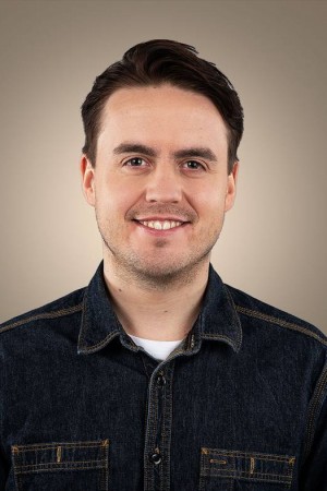 Markus Neby as Programleder