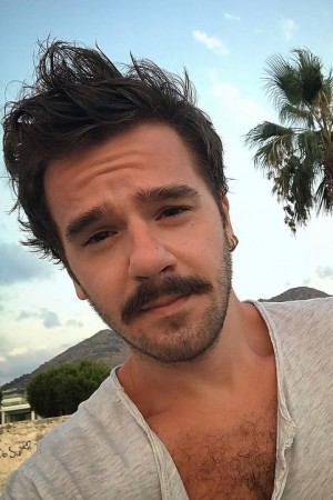 Buğra Özmüldür